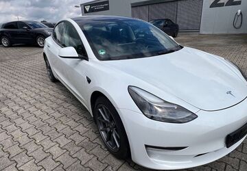 Tesla Model 3 122.796 km 26.300 &euro; Datteln 45711