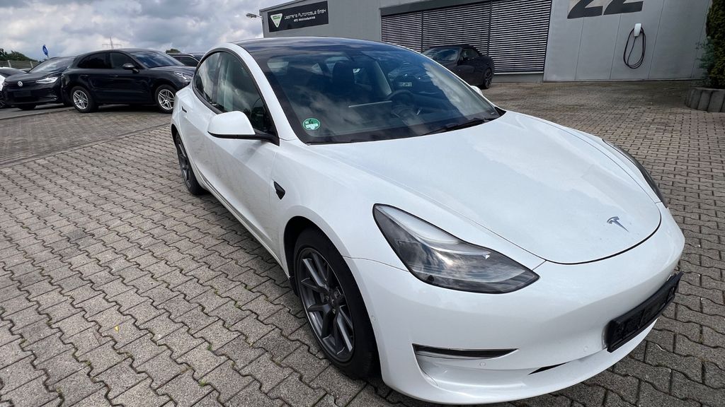Tesla Model 3 122.796 km 26.300 &euro; Datteln 45711