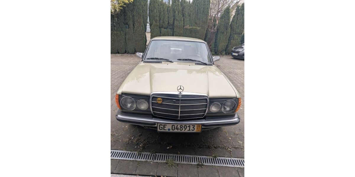 Mercedes-Benz 300 319.000 km 7.900 &euro; Gelsenkirchen 45894